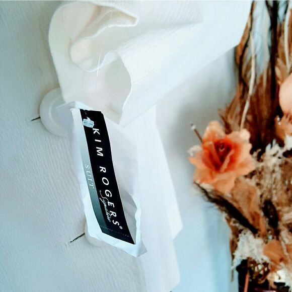 Kim Rogers white suit top - Picture 6 of 7